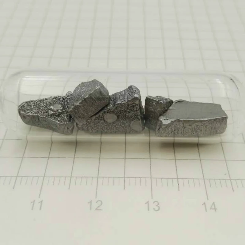 

10 gram 99.99% Iron Metal in glass vial element 26 sample