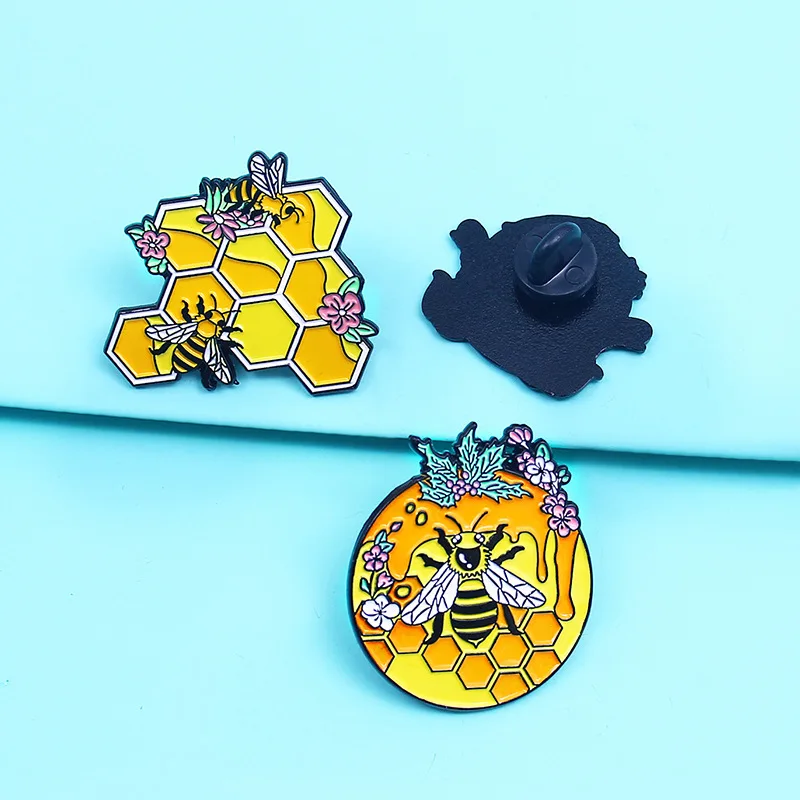 Happy Bee Working Hard To Collect Honey Fashion Good Friend Brooch Gives Friends Life Love Sweet Honey Badge Neutral Ins Style