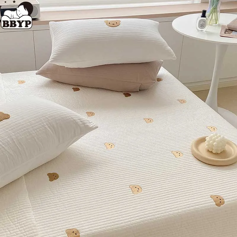 Embroidery Cartoon Bear Bedsheet Baby Cotton Quilting Fabric Quilted wrinkle-proof Baby Bed Spread Lovely Kids Mattress