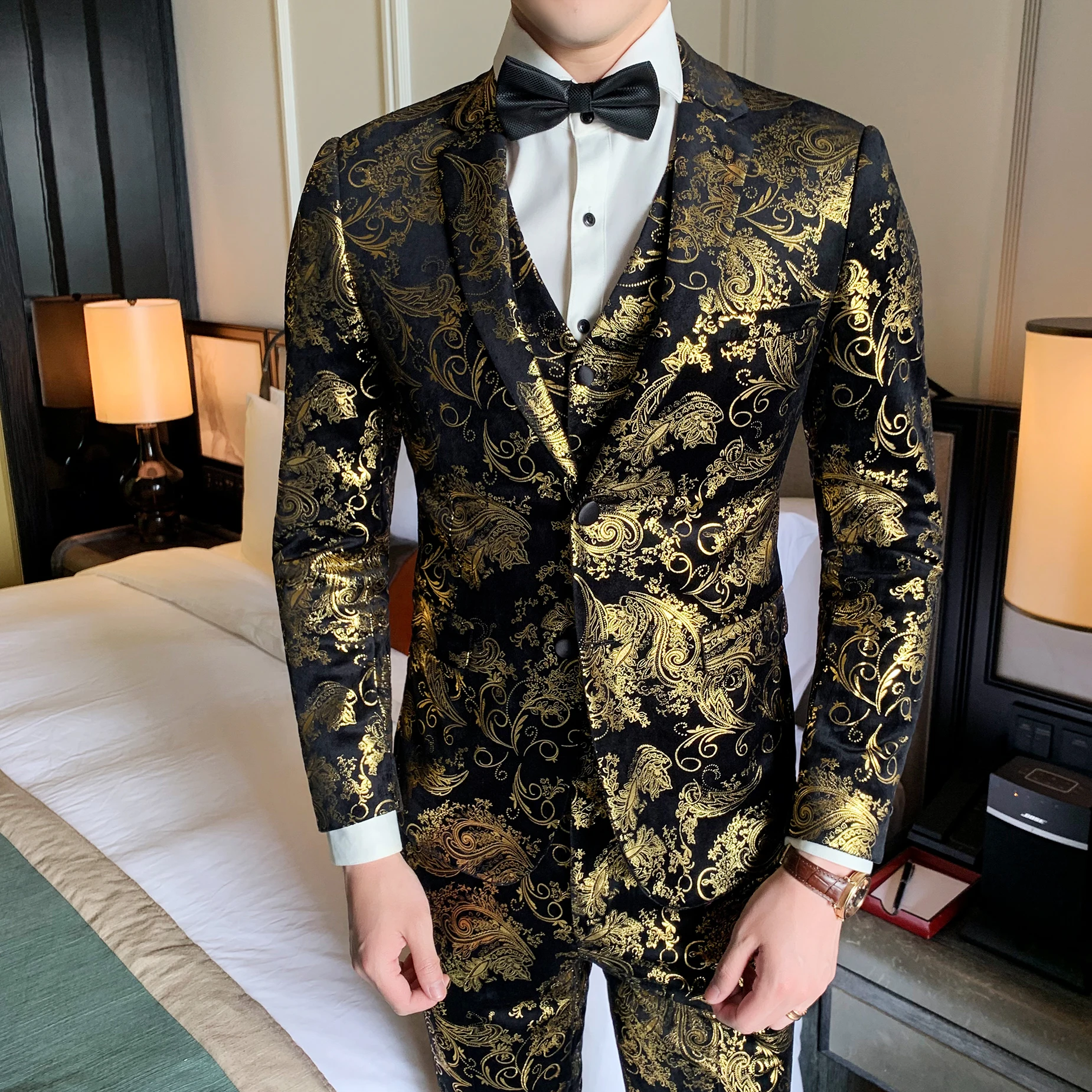 Gold Suits Mens 2021 Luxury Mens Suits Velvet Baroque Royal Mens Stage Costumes for Singers Party Dress Bronzing Suits Sequin