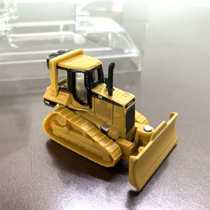 

1:87 Scale Bulldozer Excavator Diecast Alloy Model CAT D5M Grader Adult Collection Souvenir Ornaments Display Vehicle Gift Toy