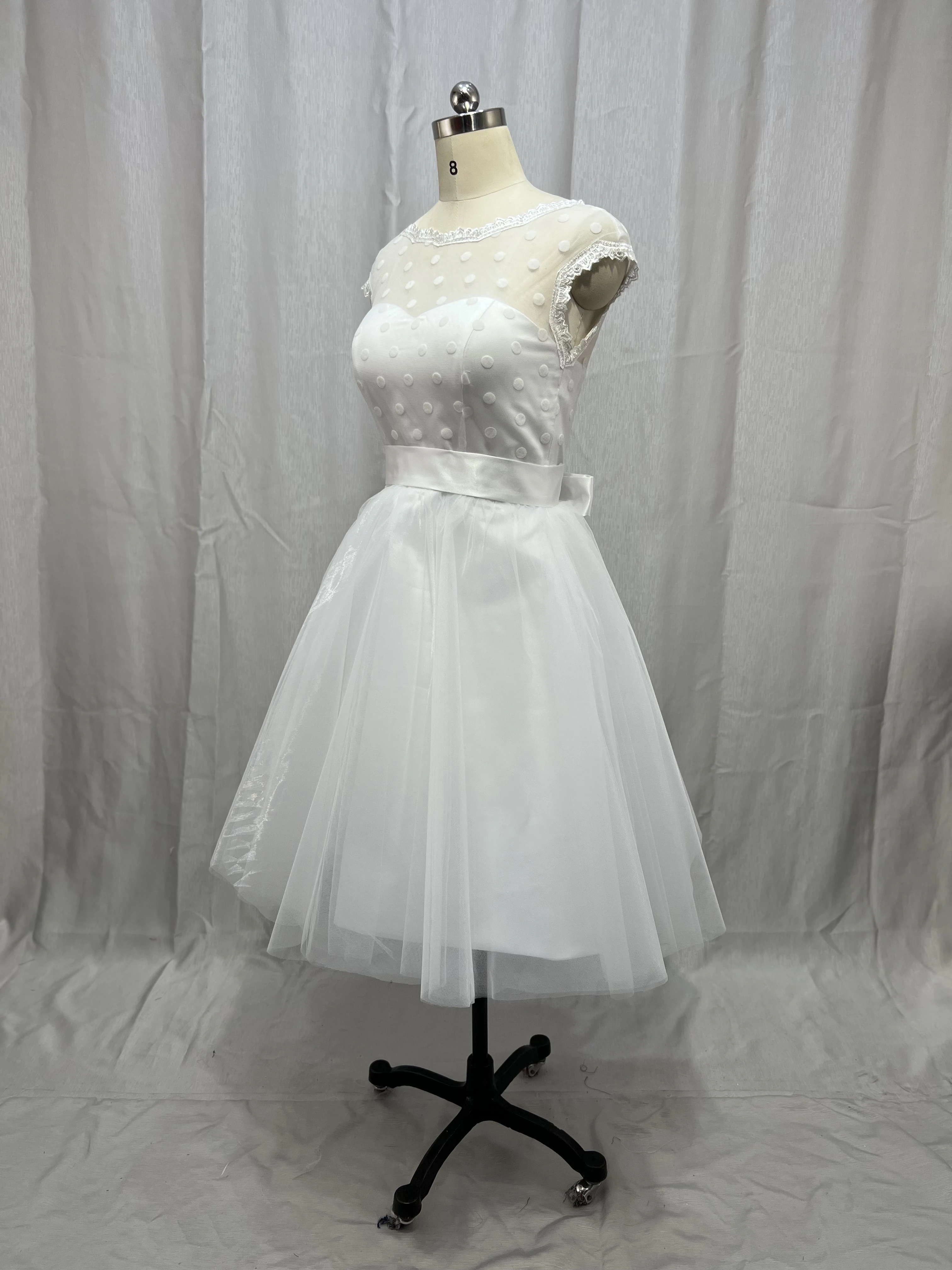 Abito da sposa corto punteggiato a pois vintage anni '50 personalizzato Abiti lunghi fino al tè Abiti da sposa Summer Beach Piccolo abito da sposa