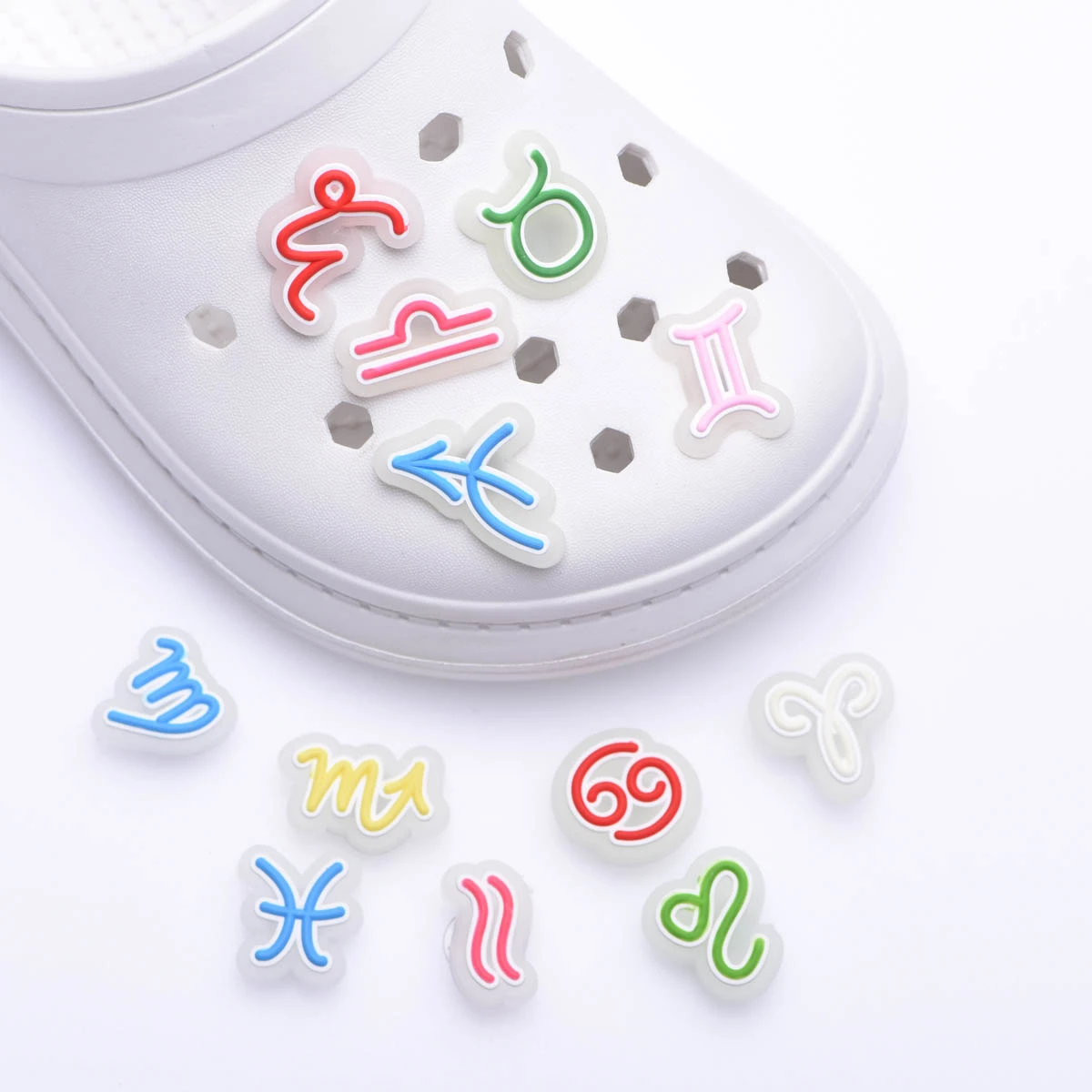 

Fluorescence 12 Zodiac Shoe Charms White Number Letter Shoe Accessories Signs Button Shoe Decoration Glow In The Dark Kids Gifts