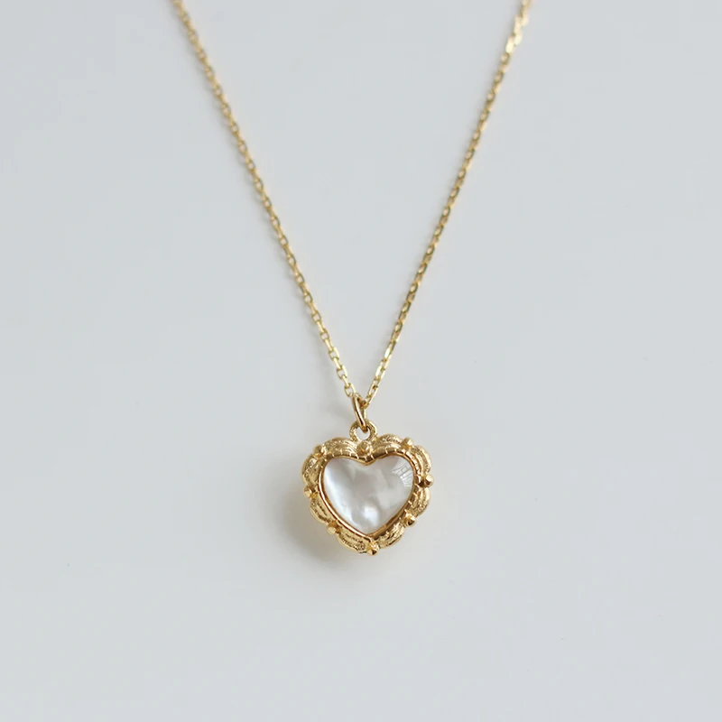 

Vintage 18K Gold Plated Stainless Steel Shell Epoxy Heart Pendant Necklaces for Women Girls Texture Heart Stackable Necklace