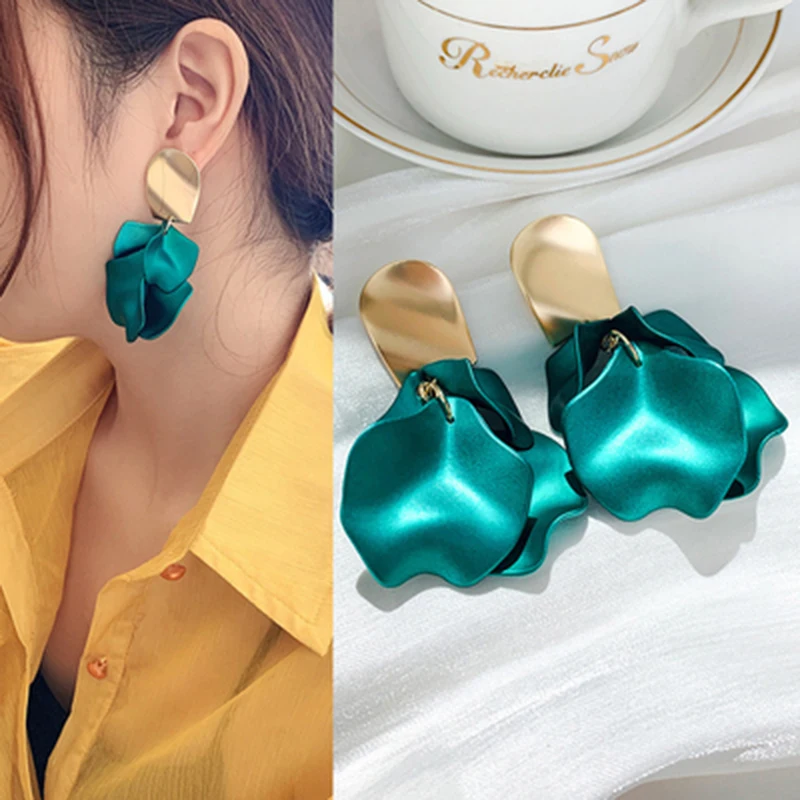 YAOLOGE  2020 Acrylic Flower Latest Fashion Earrings For Women Girl Gift Six Color Exaggerate Rose Drop Earrings Jewelry Party