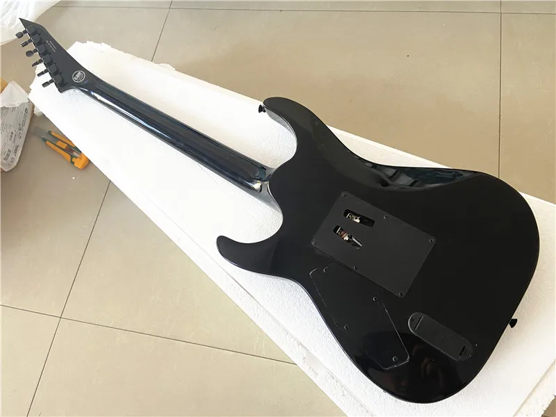 Custom version of black light double shake electric guitar black accessories closed pickup can be customized for free shipping