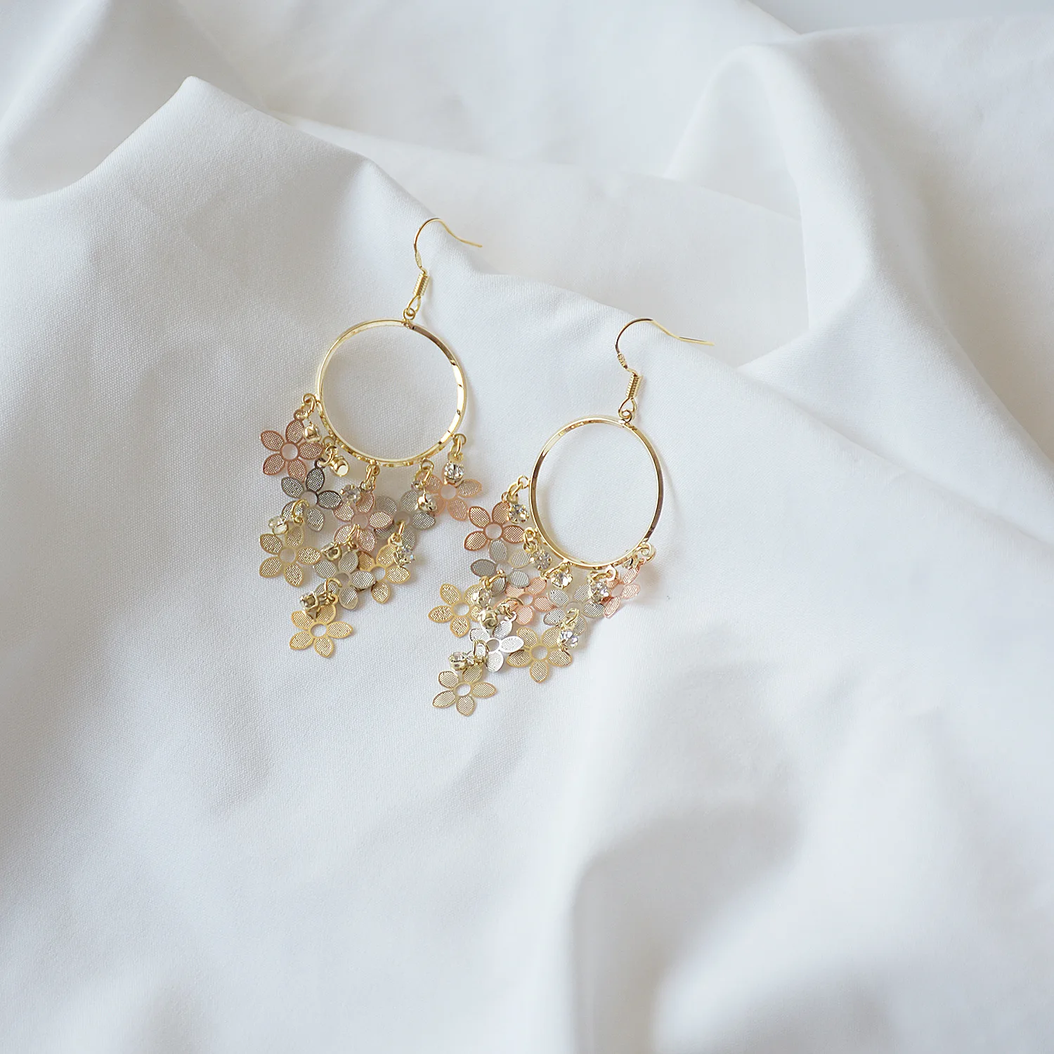 

Korean 14K Real Gold AAA Temperament Long Tassel Petals Lilac Flower Piece Flash Diamond Hit Color Personality Earring Girl