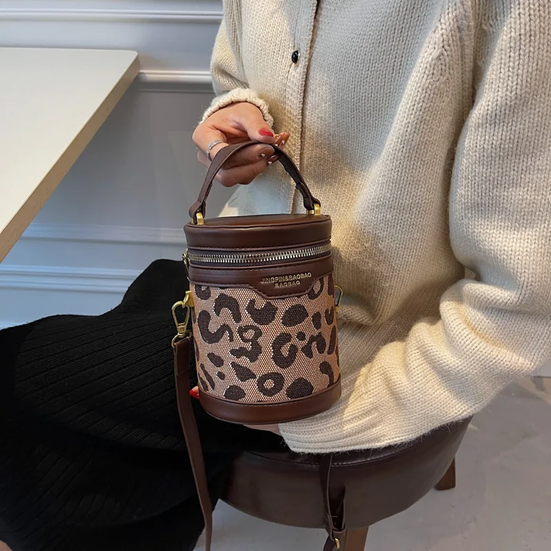 

New Bag Female Street Trend Retro Single Shoulder Handbag Diagonal Leopard Print Bucket Bag