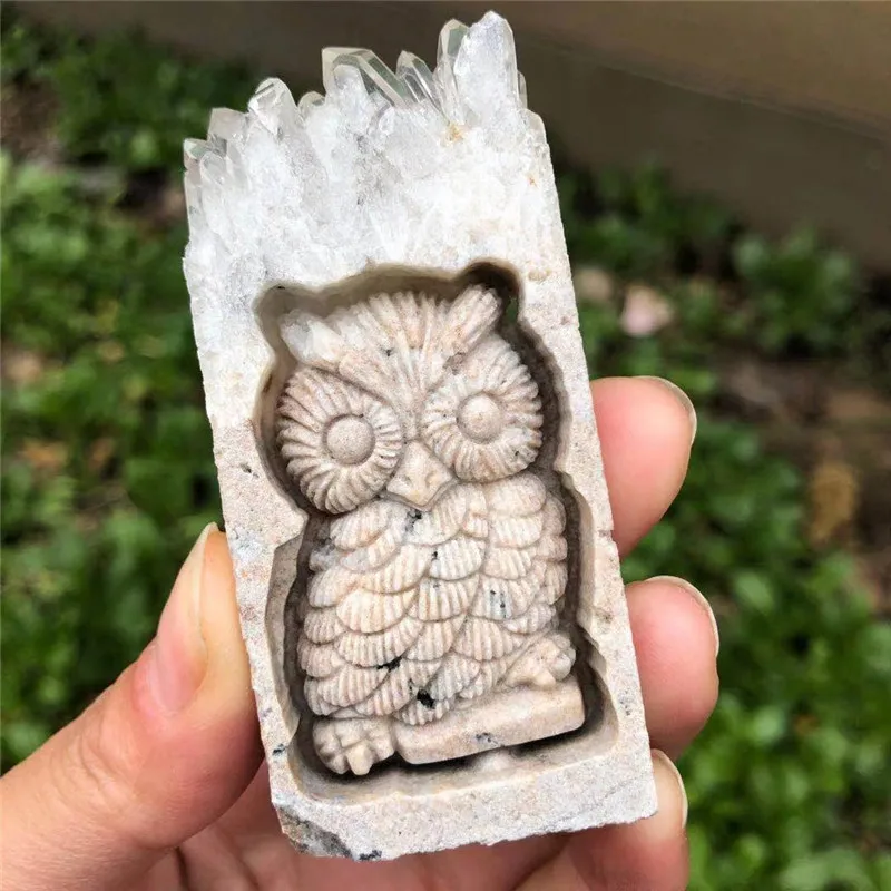 1pcs Natural white crystal rough rough stone crystal cluster hand carved beautiful owl polishing gifts preferred