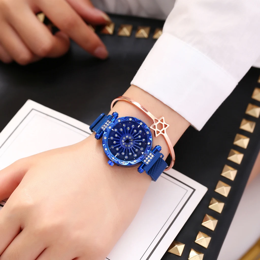 2020 Reloj Mujer Creative Whirling Women Watches Magnet Buckle Rotating DIamond Dial Quatrz Wristwatch Ladies Watches Best Gifts