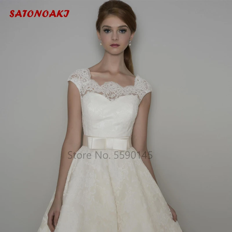 Lace Short  Wedding Dress Knee Length Cap Sleeve Scalloped Neckline Satin Bow Sash Bridal Gown Vestido De Novia Robe Mariée