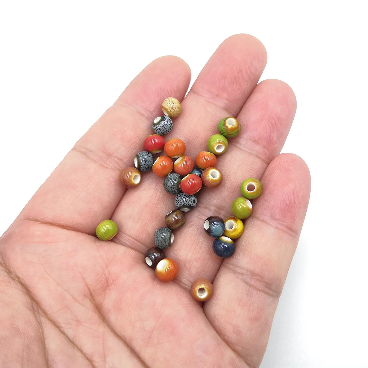 50 Stück runde 6 mm ausgefallene Glasur Keramik Porzellan lose Distanzperlen Lot für Schmuckherstellung DIY – Detail 2