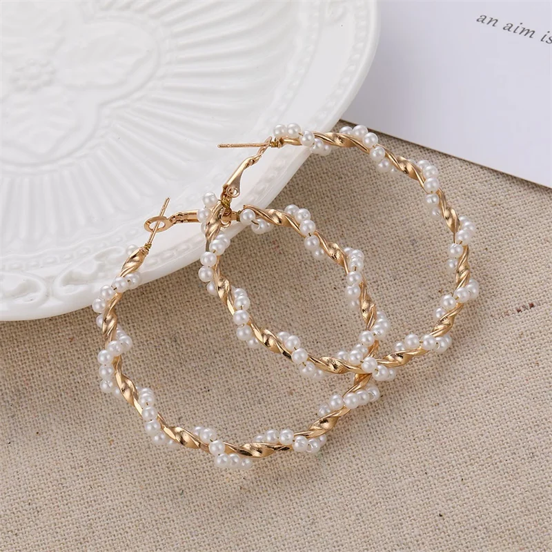 Женские серьги-кольца с белым жемчугом