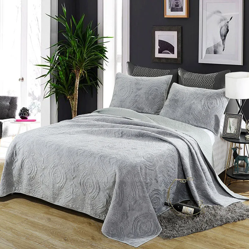 CHAUSUB Winter Quilt Set Warm Velvet 3PCS Bedspread on the Bed Damask Embroidered Bed Cover King Size Plush Coverlet