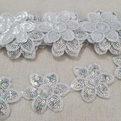 5 centimetri di Larghezza Delicato Prugna Paillettes Tessuto di Pizzo di Perline FAI DA TE Fiori di Raso Ricamato Led Ornamento Per La Brillante