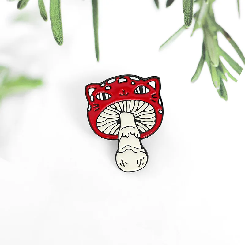 Creative New Product Mini Red Mushroom Cartoon Brooch Fashion Alloy Paint Frog Smiley Face Mushroom Badge Backpack Accessories