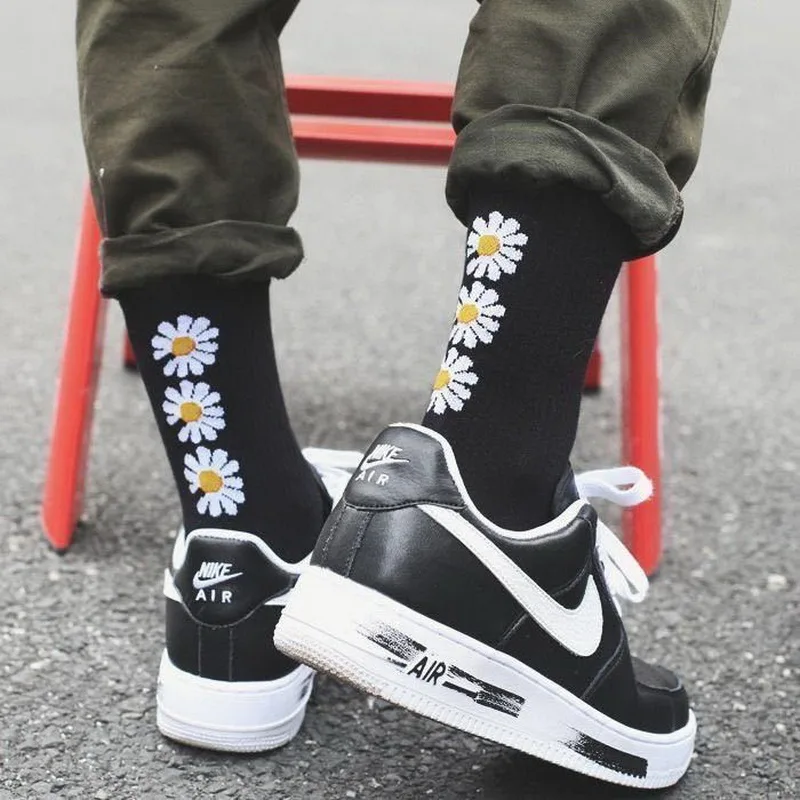 GD Korea Funny Socks Women Long Socks Black Cool Daisy Socks Harajuku Hip Hop Cotton Skateboard Socks Men New Trend Daisy Socks