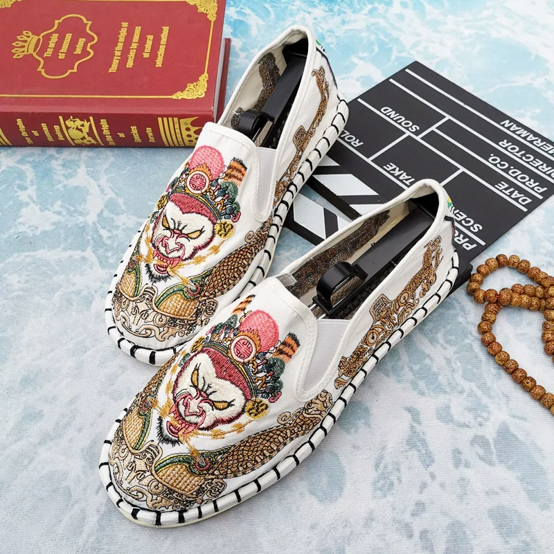 Hot Sale Dragon Tiger Retro Canvas Shoes Men Chinese Style Mens Embroidered Shoes Comfortable Slip On Men Loafers Shoes Causal