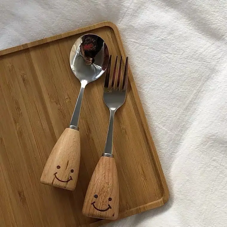 

Creative Korean Stainless Steel Wooden Smiling Face Handle Western Tableware Lovely Steak Fork Spoon Cutlery Set