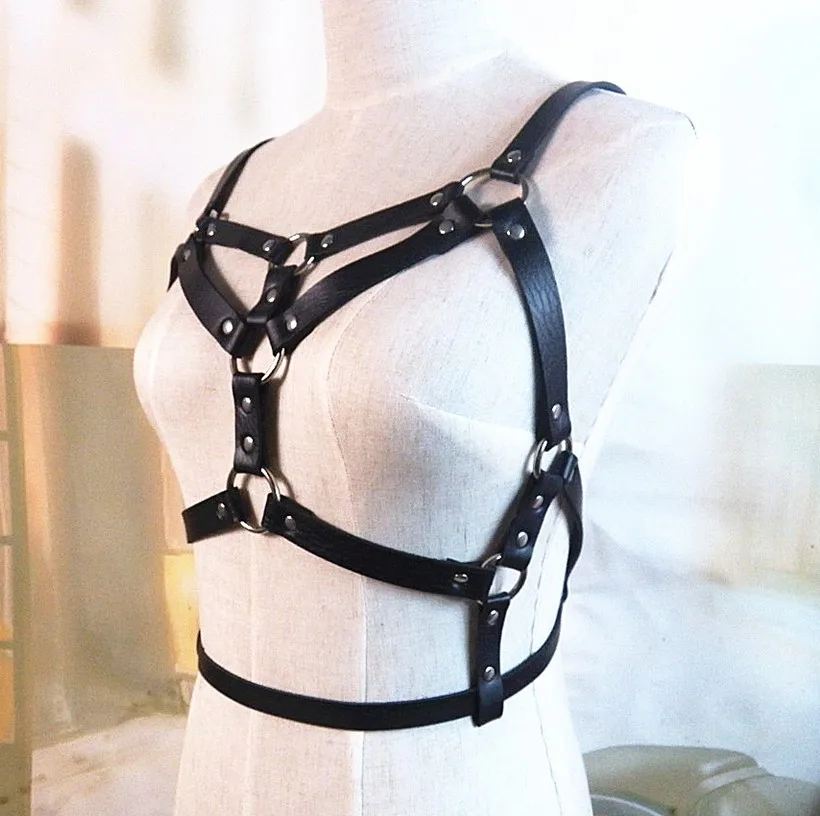 Sujetador sin aros Punk para mujer, Top de arnés de cuero, cinturón de Bondage para el cuerpo, correas de pecho, remache con tachuelas negras, Top