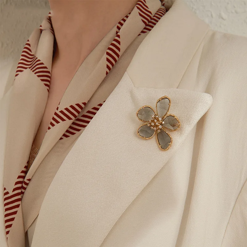 Ajojewel Women's Crystal Flower Brooch Vintage Jewelry Retro Style Brooches Decoration For Suit Sweater Shirt Broche Femme image 5