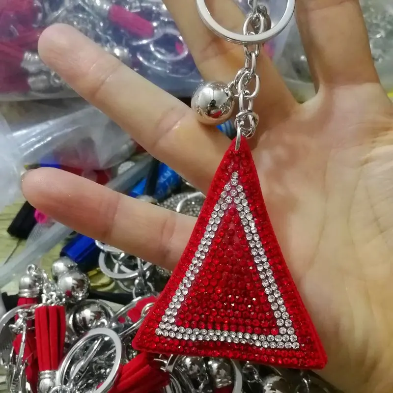 Creativo triángulo rojo con llavero de cristal completo para niña, accesorios de moda, adornos para bolsas, colgantes para llaves de coche