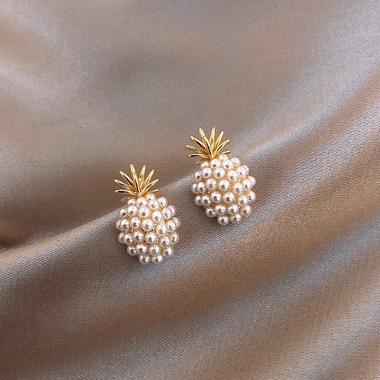 New Arrival Geometric Pearl Women Classic Stud Earrings Pineapple Pearl Earrings Female Fashion Earrings Female Jewelry