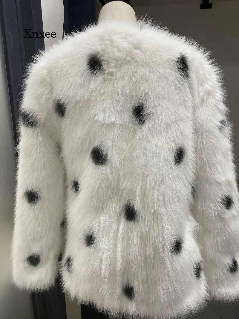 Autumn and Winter Women\'s Coat, Short, Warm, Whole Coat, Loose Snow Leopard Print, Large Size