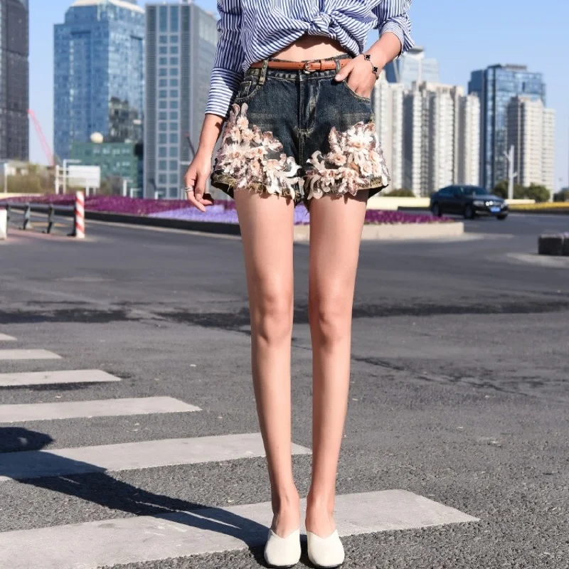 Summer European New Brand Womens Embroidery Floral Rivet Denim Shorts Straight Slim Fashion Frayed Casual Female Denim Shorts