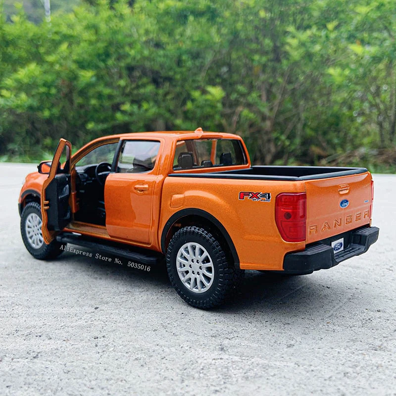 Maisto 1:27 2019 Ford Raptor Pickup Truck Die casting Simulation Alloy Car Model Car crafts decoration collection toy tools gift