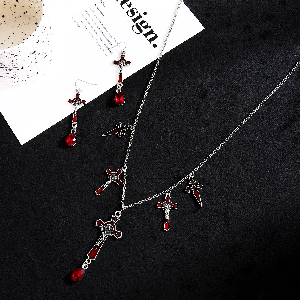 Gothic Vampire Bat Necklace with Bloody Red Crystals Fashion Punk Vintage Metal Pendant Jewelry For Women Gift