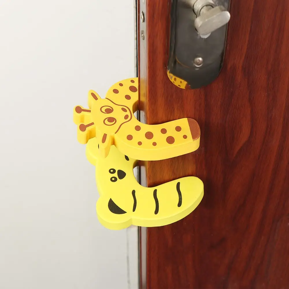 Tope de puerta de espuma suave para bebés y niños, Protector de dedos con dibujos de animales, Clip de seguridad para el hogar, cocina y dormitorio,