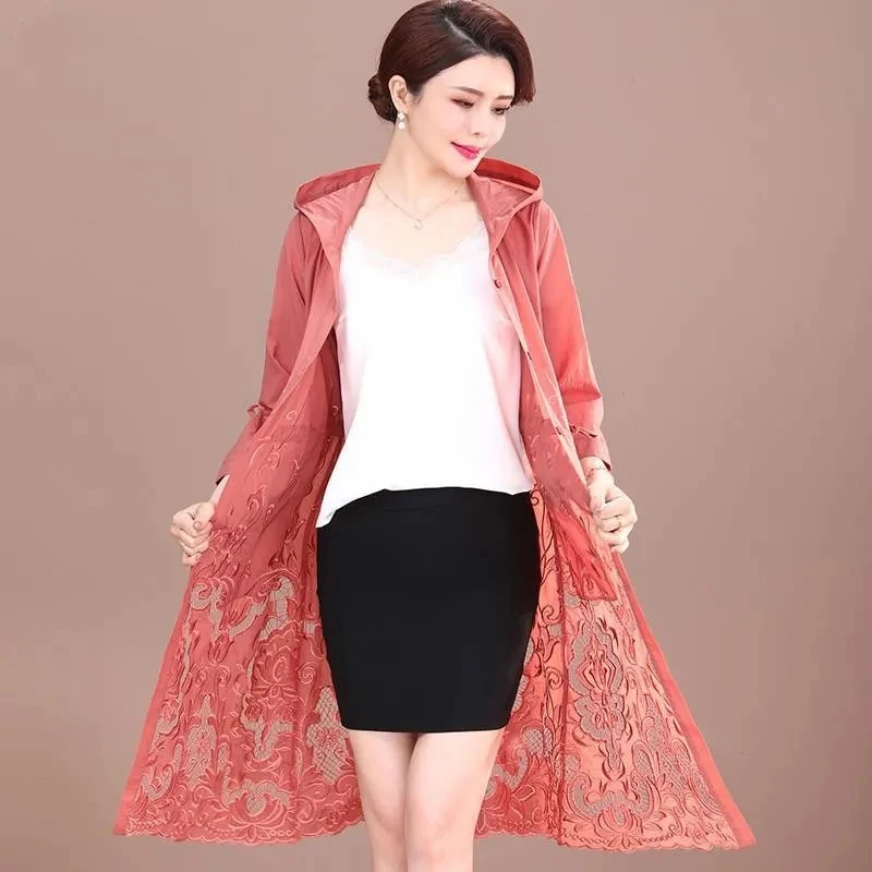 

Embroidery Windbreaker Women Thin 2022 New Middle Aged Mother Sun Protection Jacket 5XL Hoody Cardigan Women Elegant vintage