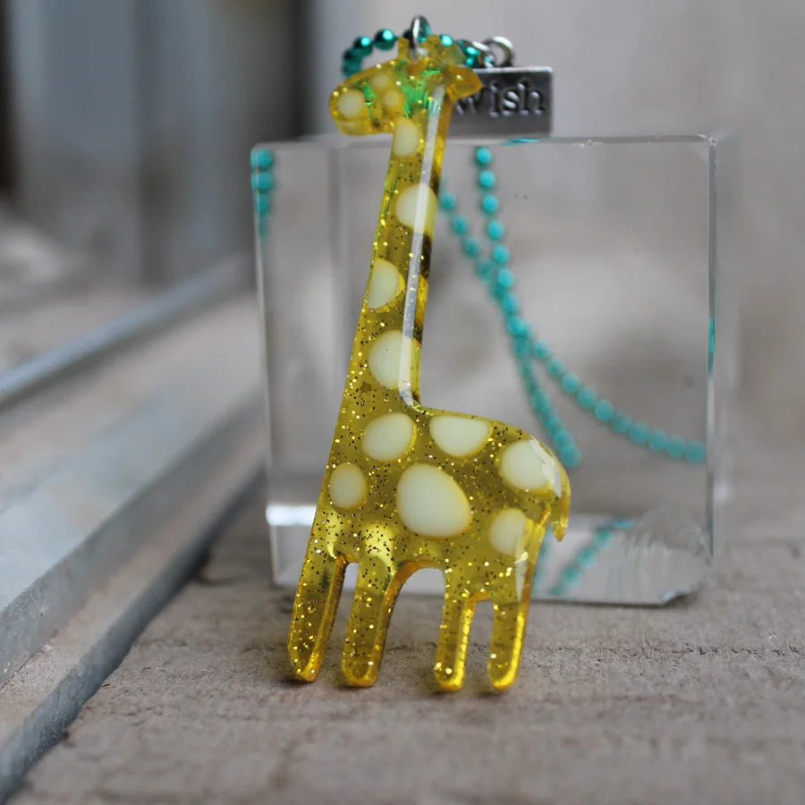 NEW Giraffes Glowing in the DARK Luminous Giraffe Pendants & Necklaces Children Gift For Girls Women Boys