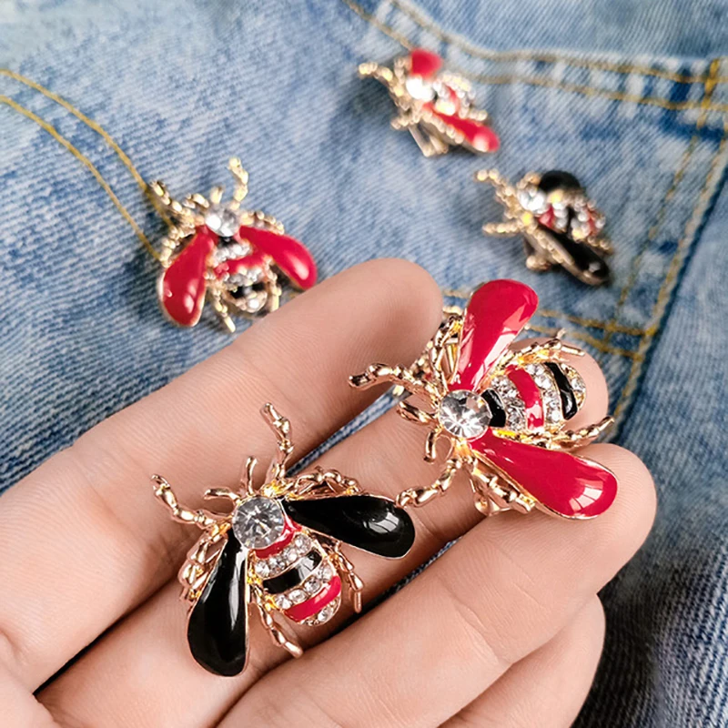 1PC Exquisite Suit Pin Cardigan Clip Jewelry Gift Rhinestone Ladybug Animal Brooch Fashion Women Accessories