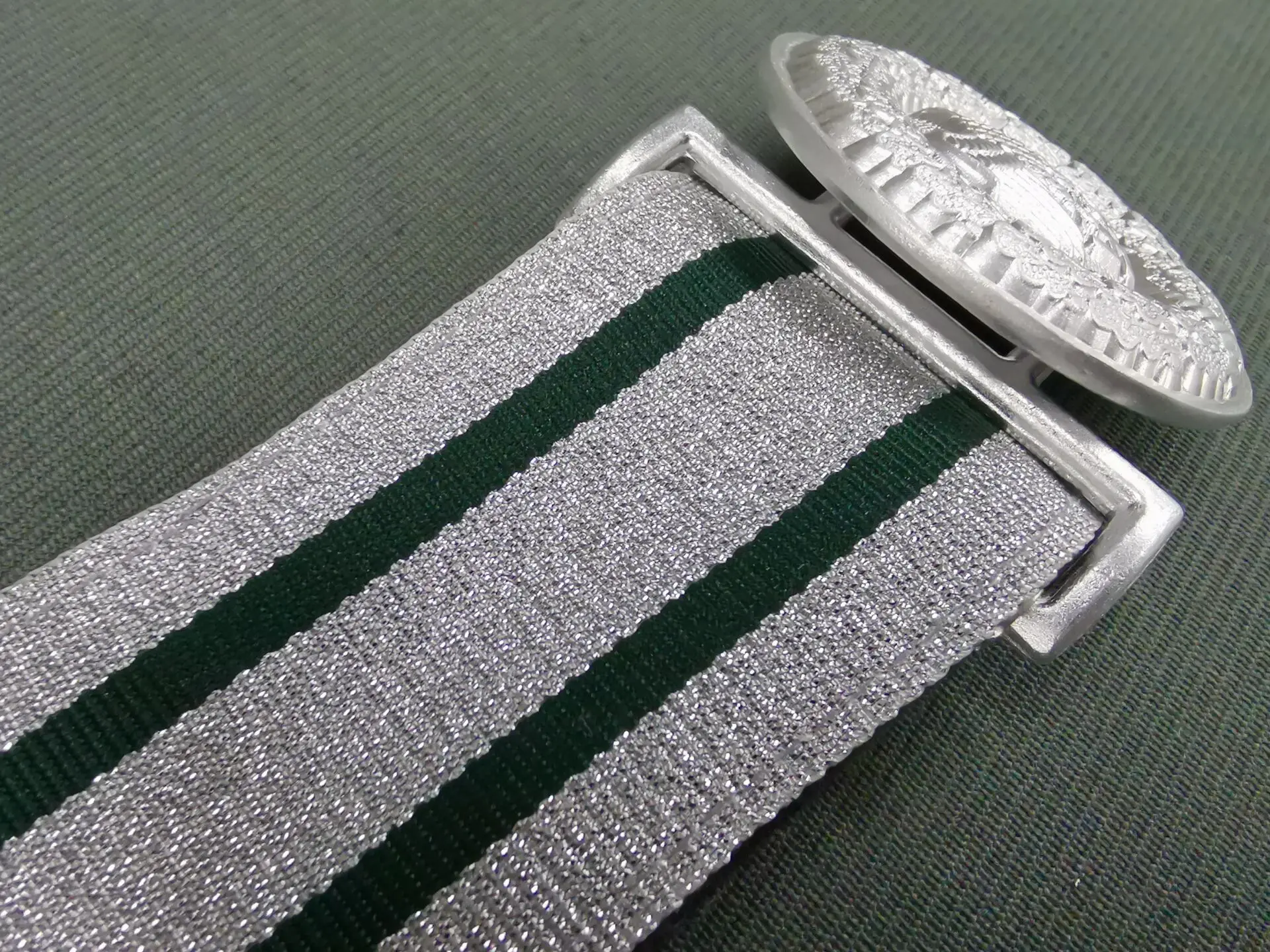 حزام مضفر EMD، مشبك معدني مجاني