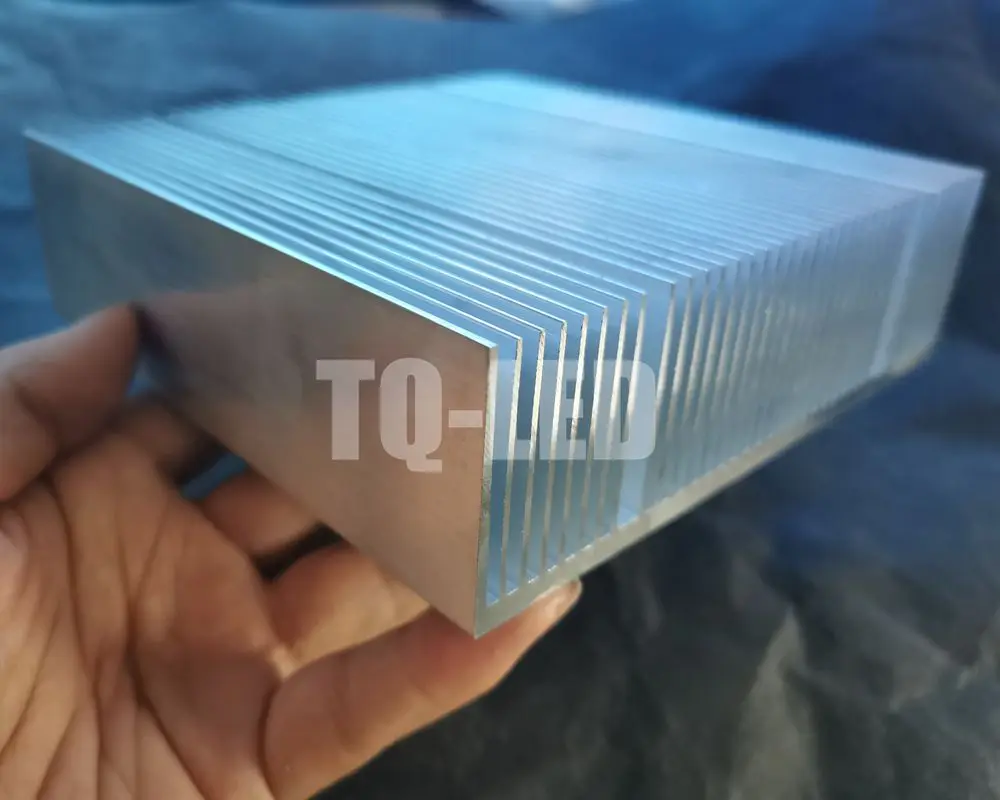 130*38*130mm High-Density Gear Power Amplifier Heat Sink LED Heatsink