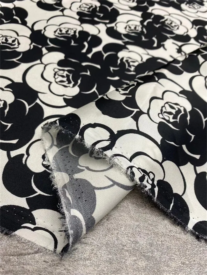 Explosive Fashion Fabric Black and White Camellia Print Twill Stretch Silk Fabric High-end Dress Shirt Sewing Handmade Div Woven