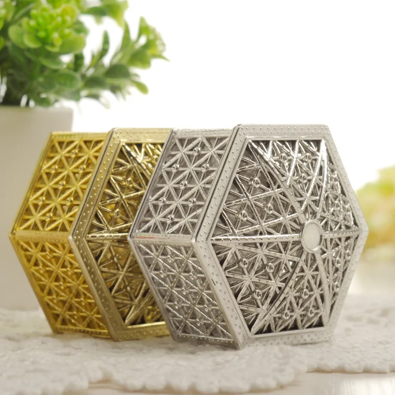 

100Pcs/Lot New Creative Wedding Candy Box Hexagon Shape Hollow Plastic Gift Boxes Gold And Silver Plating Candy Boxes