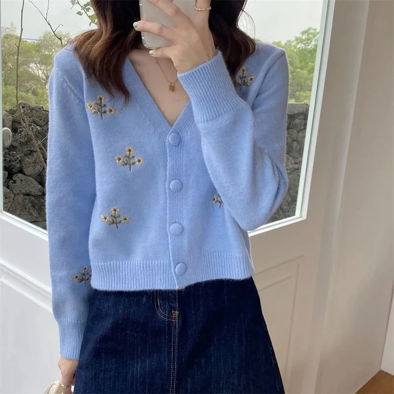 Embroidery Cardigan V-neck Short Sweater Simple Sweet College Preppy Style Spring Jackets Cardigan Women Summer Designer Sweater