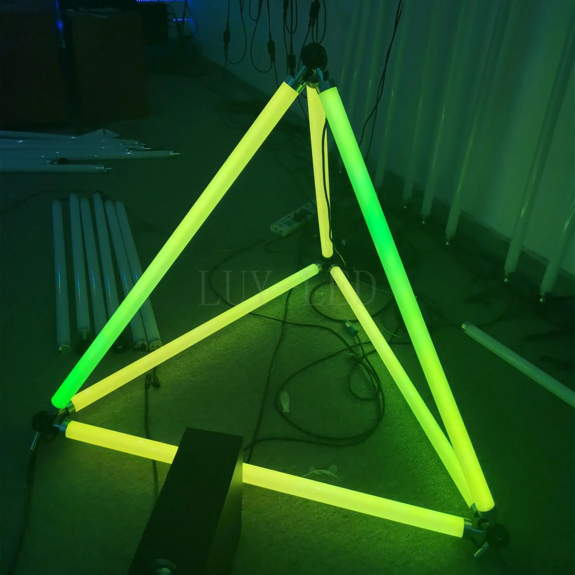 WS2811 RGB 360 degree colorful Tube; Artnet  led pixel bar; DC24V D40mm 3D multiple shape led pixel tube  for Club Stage