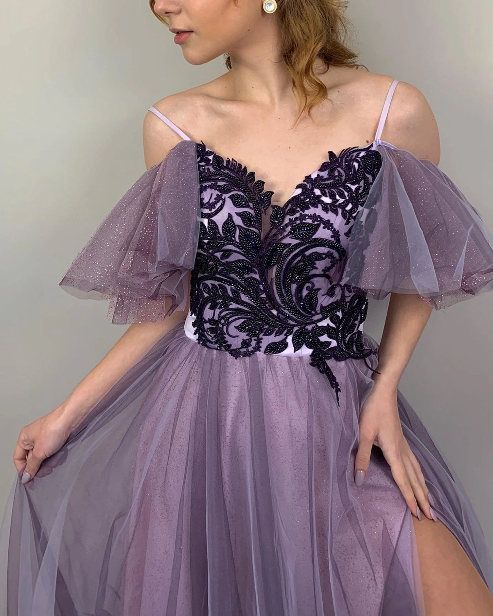 Vestidos de Noche morados para mujer, vestido de tul con volantes y hombros descubiertos, apliques brillantes, vestido de fiesta con abertura lateral alta