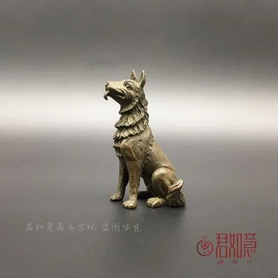 

Красное медное античное украшение для старой волчьей собаки