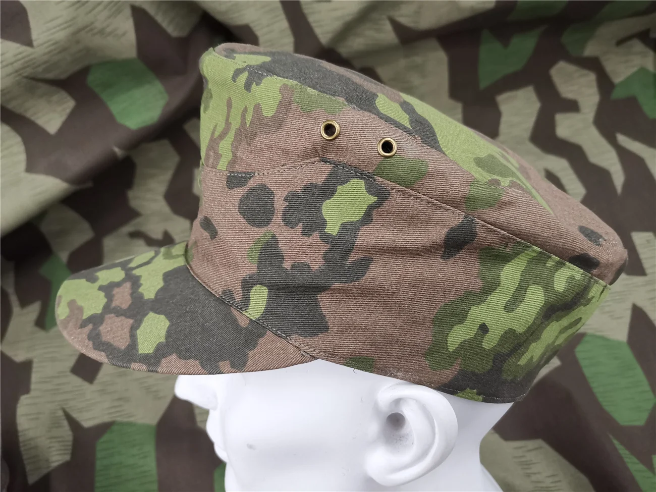 WW2 E.M.D German .M43 hat . Camouflage 1