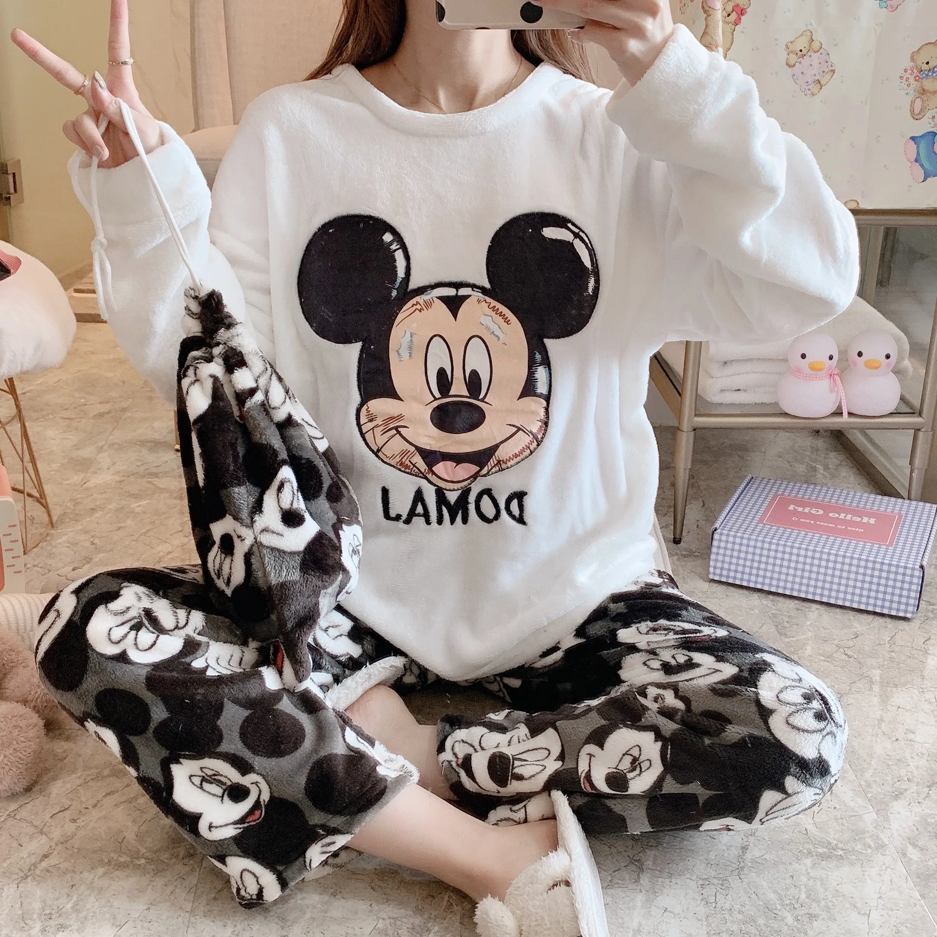 cartoon Mickey Pooh Daisy autumn and winter Disney thickened flannel pajamas round neck loose warm plus velvet home service suit