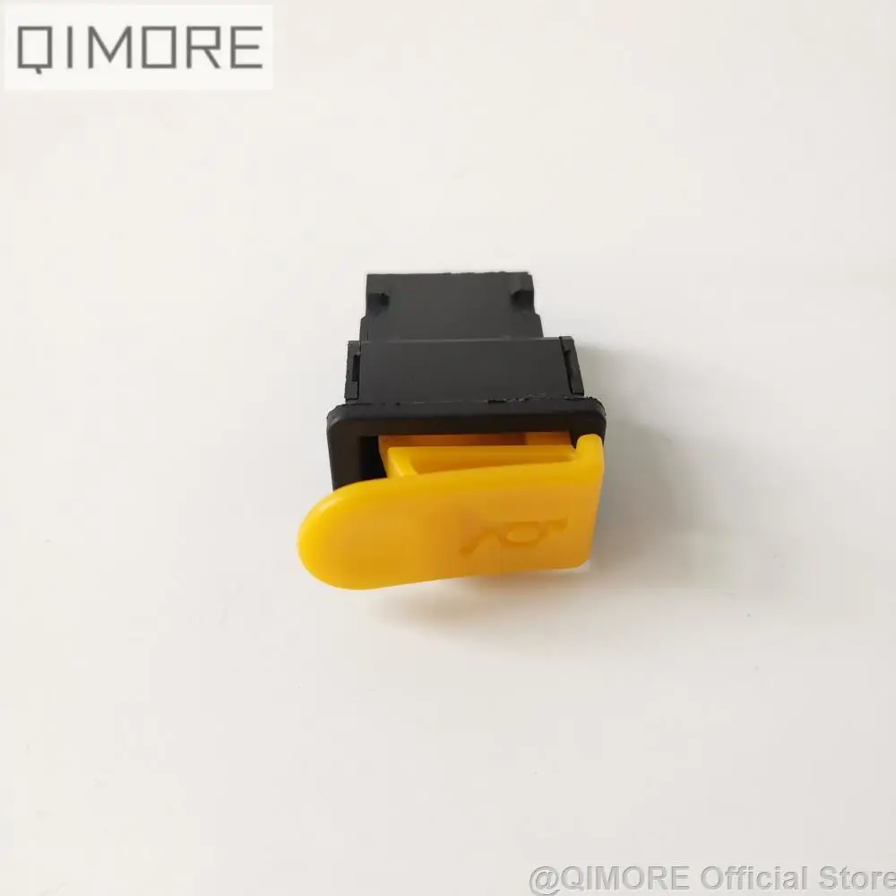 2-pin Horn Switch Button for Scooter Moped GY6 50 80 139QMB Tank Urban 50 / Roketa Maui MC-08-50 / Taotao Funny / Lance GTR 50