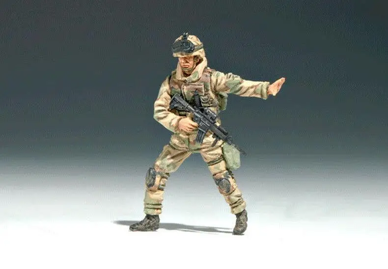 Trumpeter 00410 1/35 Scale US 101ST AIRBORNE DIVISION CREW Soldier 4 Figures model kit