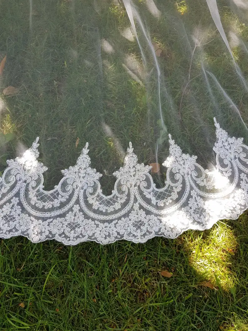 High End Aangepaste Bridal Veils Kant Applicaties Randen Sluier Voor Bridal Wit/Ivoor Bruiloft Sluier Met Kam