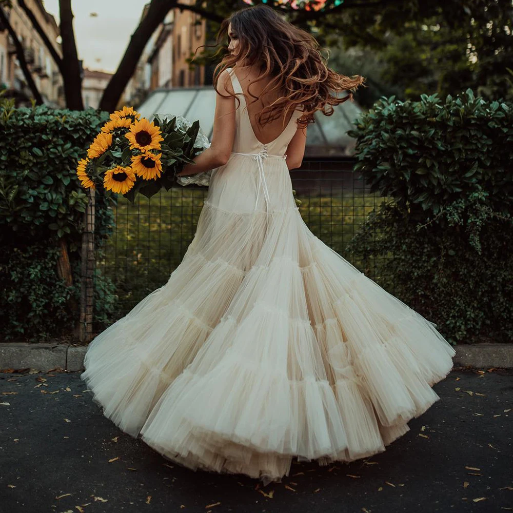 Tiered Tulle V Neck Wedding Dress Curled Ruffles Open Back 2021 Concelled Zipper Buttons Beach Bridal Gown Custom Made Plus Size