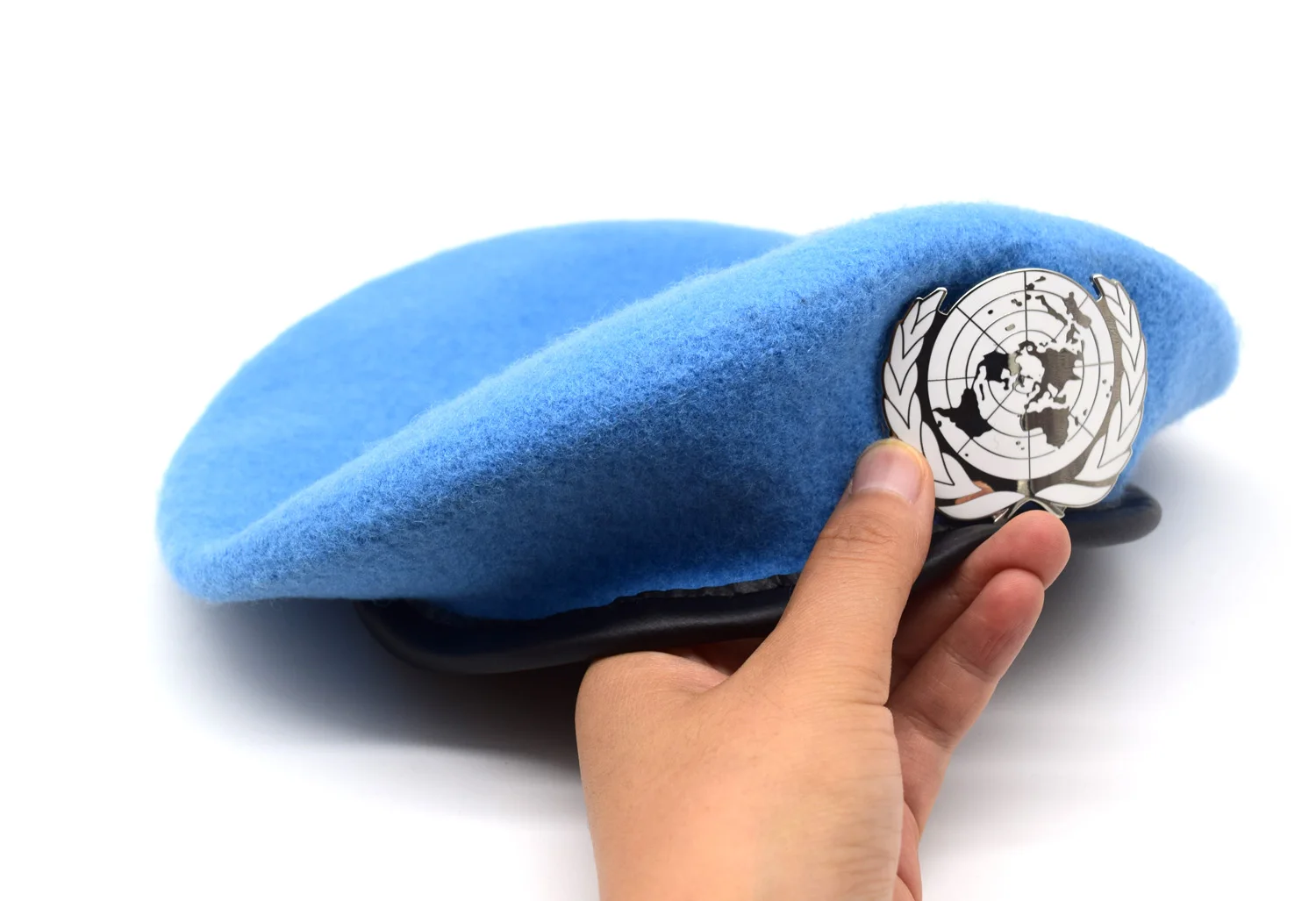 قبعة صوفية قابلة للجمع من قوات حفظ السلام من الأمم المتحدة UN BLUE BERET W UN Siliver Badge